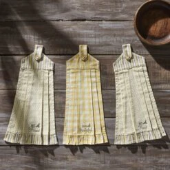 Alternative view of Buzzy Bees Button Loop Tea Towels - Set Of 3