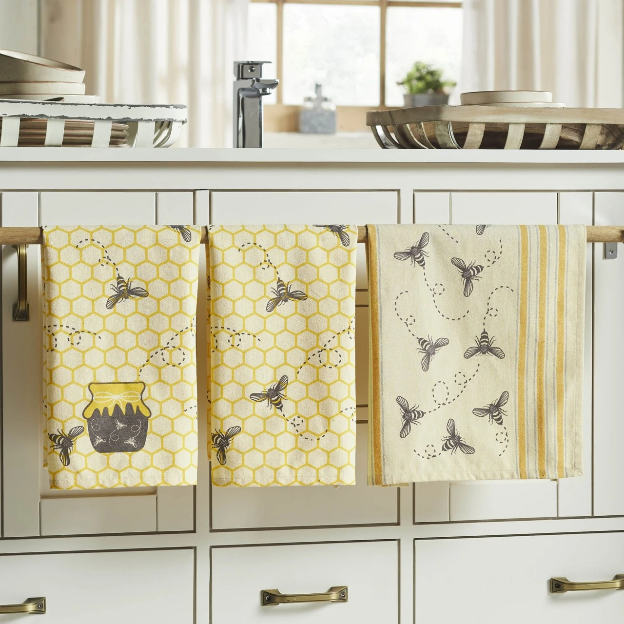 Buzzy Bees Honeypot Tea Towels - Set Of 3 2 Buzzy Bees Honeypot Tea Towels - Set Of 3 - Image 2